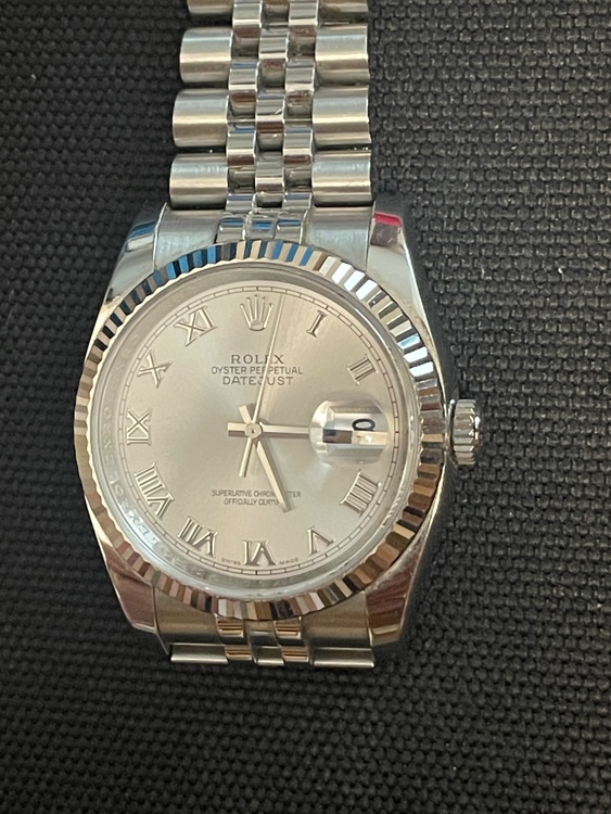オイスターパーペチュアルデイトジャストSS/WGグレー大ローマ（高級時計）の商品画像 - 査定依頼日：2025年9月21日 - 最高査定価格：1,100,000円