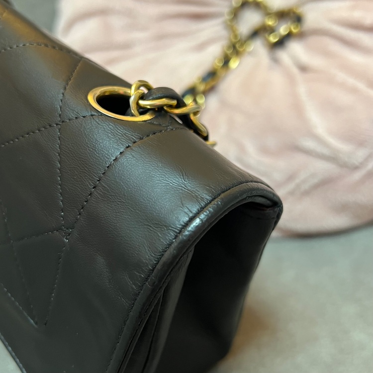 CHANEL ダイアナ マトラッセ　チェーンショルダー（ブランドバッグ）の商品画像 - 査定依頼日：2025年10月14日 - 最高査定価格：450,000円