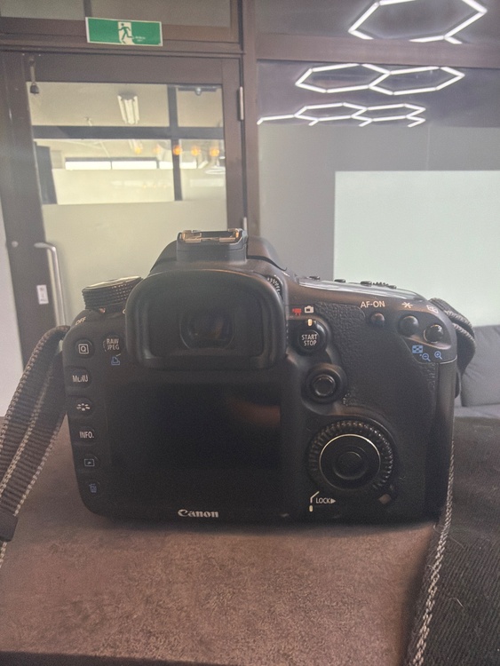 EOS7D（カメラ）の商品画像 - 査定依頼日：2026年3月31日 - 最高査定価格：20,000円