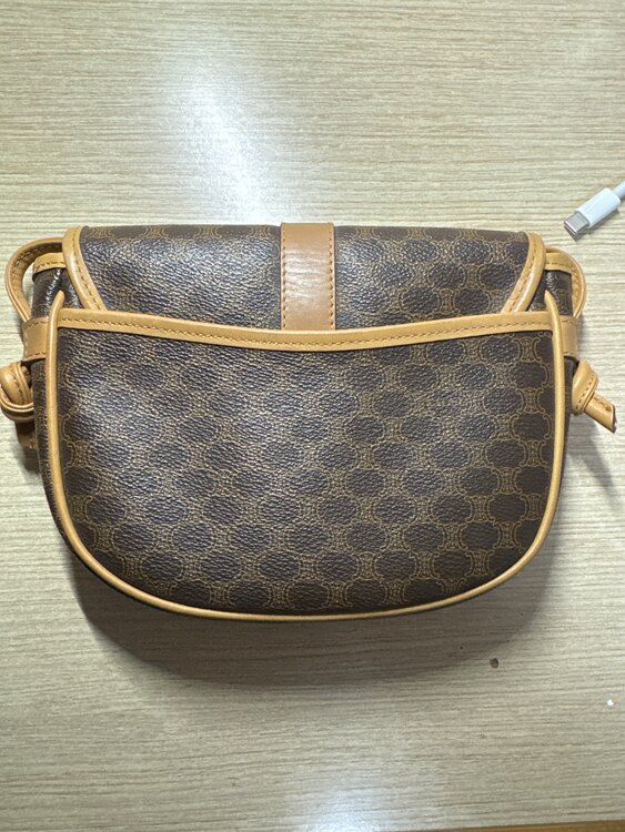 セリーヌ  （ブランドバッグ）の商品画像 - 査定依頼日：2025年1月22日 - 最高査定価格：30,000円