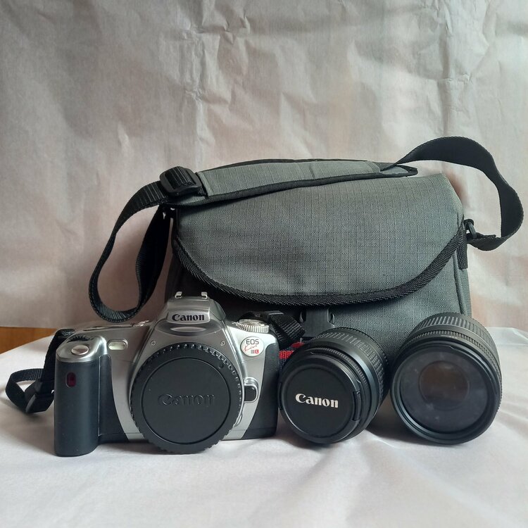 EOS Kiss IIIL（カメラ）の商品画像 - 査定依頼日：2025年12月11日 - 最高査定価格：300円