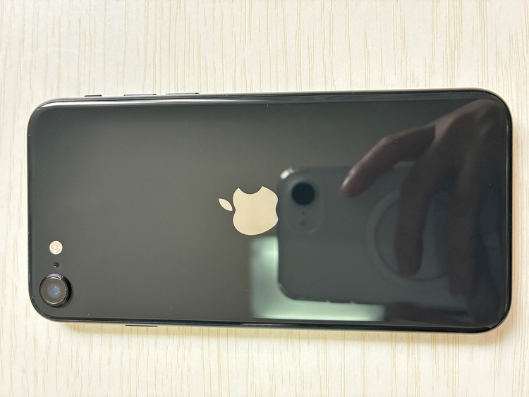 iPhone iPhone SE (第 2 世代) 64GB SIMフリー（スマホ）の商品画像 - 査定依頼日：2026年5月24日 - 最高査定価格：11,000円