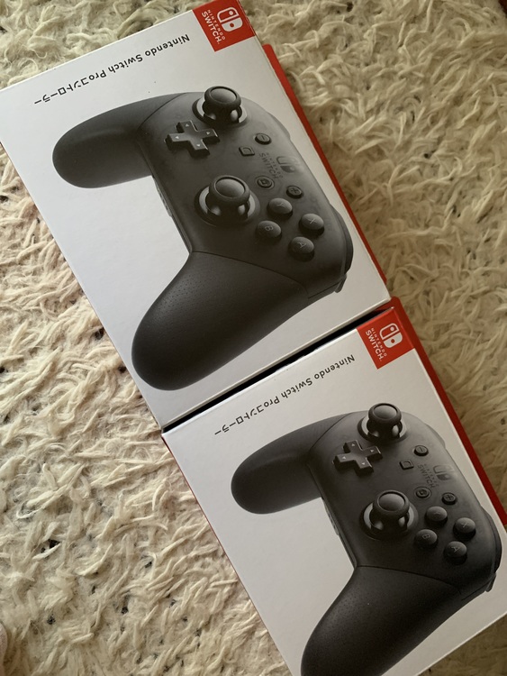 Nintendo Switch Proコントローラー（ゲーム機本体・ゲームソフト）の商品画像 - 査定依頼日：2020年9月4日 - 最高査定価格：4,400円