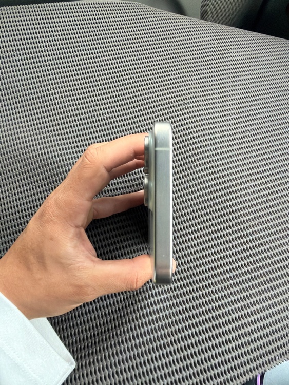 iPhone 15 Pro Max 256GB Softbank（スマホ）の商品画像 - 査定依頼日：2026年4月7日 - 最高査定価格：90,000円