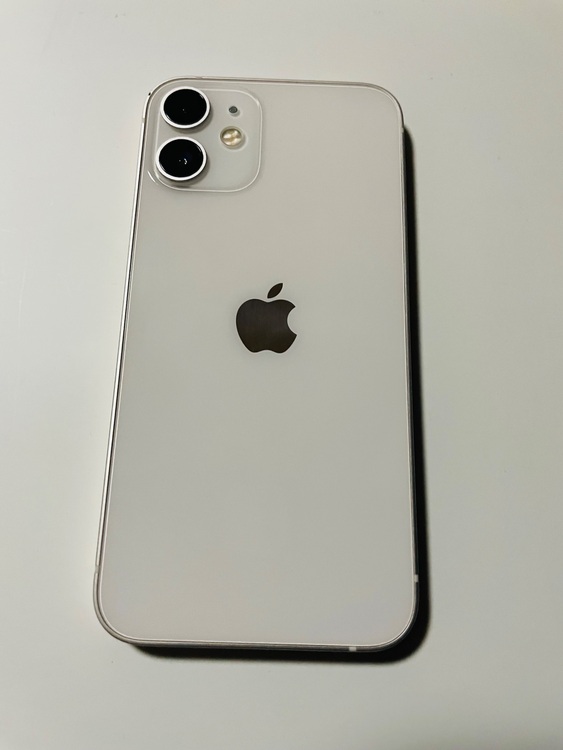 iPhone 12 mini ホワイト（スマホ）の商品画像 - 査定依頼日：2025年10月5日 - 最高査定価格：15,000円