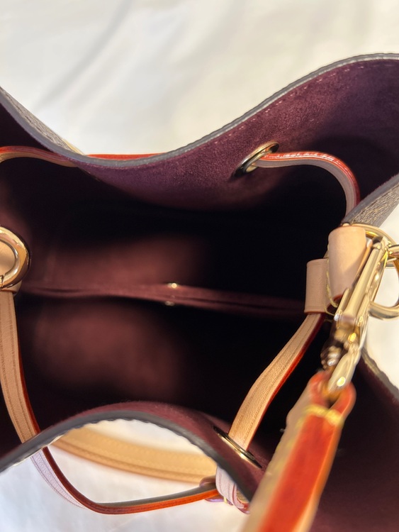 ネオノエB B M46581（ブランドバッグ）の商品画像 - 査定依頼日：2025年10月20日 - 最高査定価格：260,000円