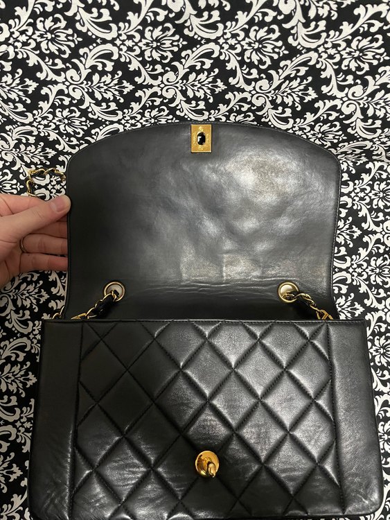 ダイアナフラップ25（ブランドバッグ）の商品画像 - 査定依頼日：2023年1月20日