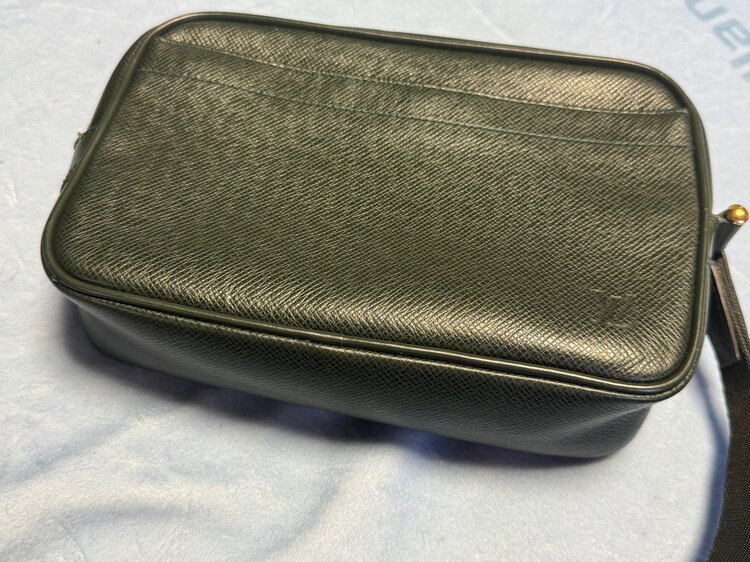 ルイヴィトン タイガ （ブランドバッグ）の商品画像 - 査定依頼日：2025年5月29日 - 最高査定価格：30,000円