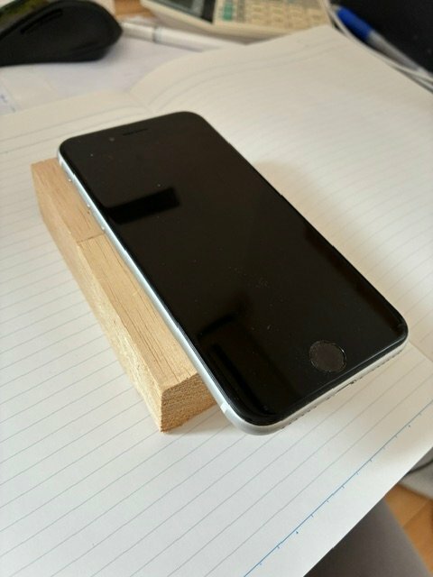 iPhone iPhone SE (第 2 世代) 64GB SIMフリー（スマホ）の商品画像 - 査定依頼日：2026年6月4日 - 最高査定価格：11,000円
