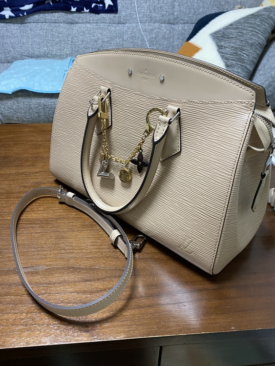 ルイ・ヴィトン  エピ スフロ M94376 （ブランドバッグ）の商品画像 - 査定依頼日：2021年6月15日 - 最高査定価格：125,000円