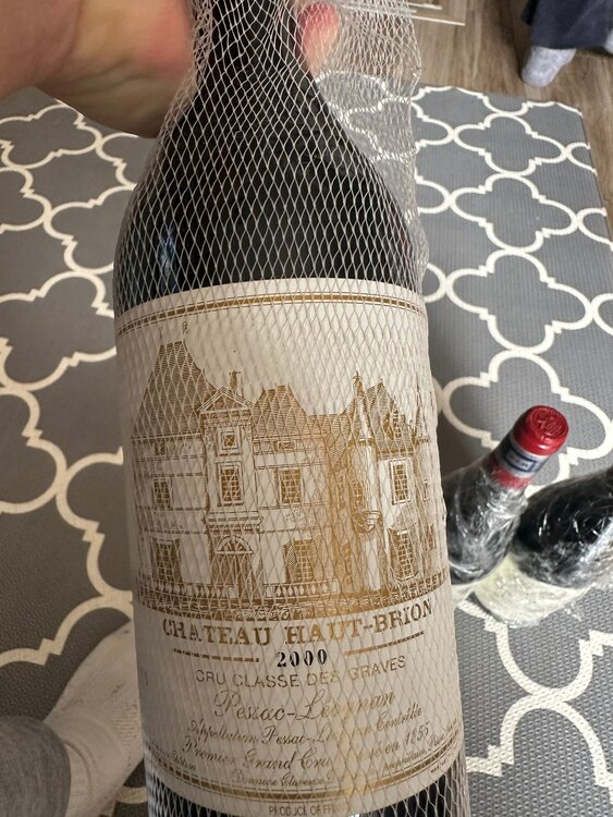 シャトーオーブリオン2000（お酒）の商品画像 - 査定依頼日：2025年3月18日 - 最高査定価格：70,000円