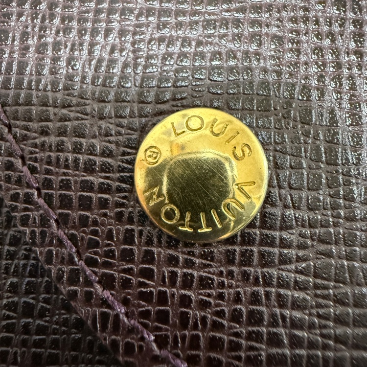 LOUISVUITTON クラッチ 書類ケース アカジュ（ブランド財布・小物）の商品画像 - 査定依頼日：2026年10月25日 - 最高査定価格：20,000円