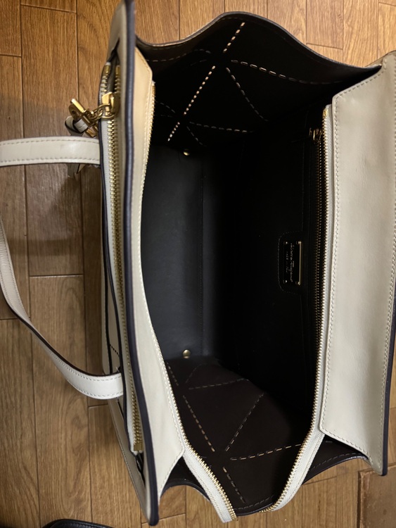 フェラガモ  （ブランドバッグ）の商品画像 - 査定依頼日：2025年6月22日 - 最高査定価格：20,000円