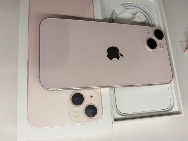 iPhone13ピンク256GB（スマホ）の商品画像 - 査定依頼日：2026年8月29日 - 最高査定価格：45,000円