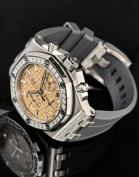 オーデマピゲ ロイヤルオークオフショア 26231ST.ZZ.A178CA.01（高級時計）の商品画像 - 査定依頼日：2025年12月7日 - 最高査定価格：7,000,000円