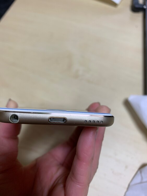 iPod touch 第6世代　64GB ゴールド（オーディオ・スピーカー）の商品画像 - 査定依頼日：2025年4月2日 - 最高査定価格：100,000円