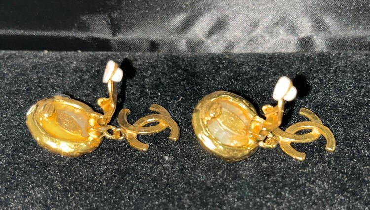 イヤリング　（ブランド財布・小物）の商品画像 - 査定依頼日：2025年3月13日 - 最高査定価格：30,000円