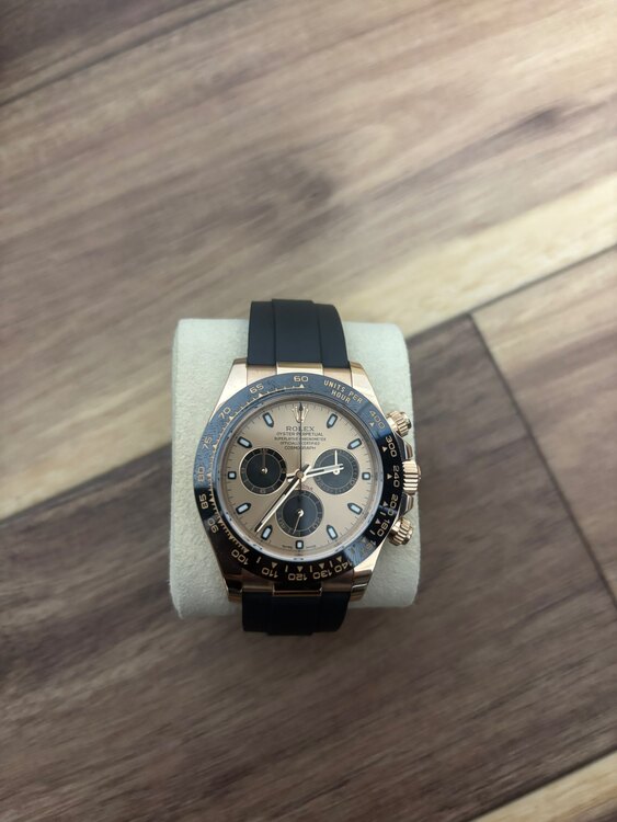 ロレックス デイトナ 116515k（高級時計）の商品画像 - 査定依頼日：2025年1月5日 - 最高査定価格：4,700,000円