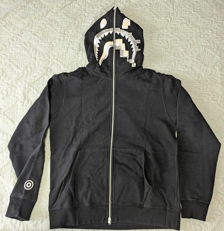 シャークパーカー（古着・ファッション）の商品画像 - 査定依頼日：2025年11月4日 - 最高査定価格：5,000円