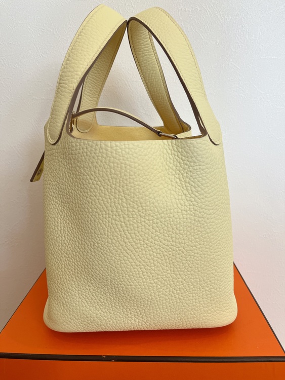 ピコタン pmサイズ 2025年刻印（ブランドバッグ）の商品画像 - 査定依頼日：2025年10月19日 - 最高査定価格：517,000円