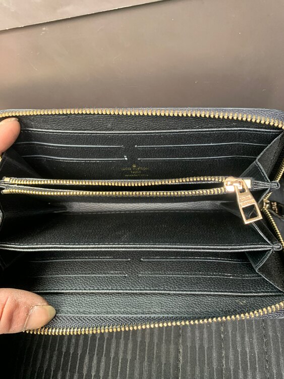 長財布（ブランド財布・小物）の商品画像 - 査定依頼日：2025年2月3日 - 最高査定価格：22,000円