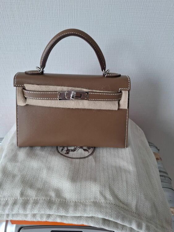 ケリーミニ２　エプソン　エトゥープ　シルバー金具　k刻印（ブランドバッグ）の商品画像 - 査定依頼日：2025年8月31日 - 最高査定価格：2,800,000円