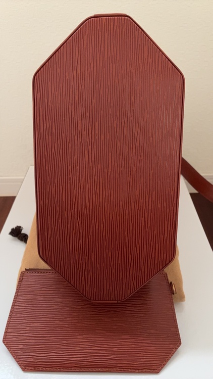 ルイヴィトン エピ （ブランドバッグ）の商品画像 - 査定依頼日：2025年12月12日 - 最高査定価格：20,000円