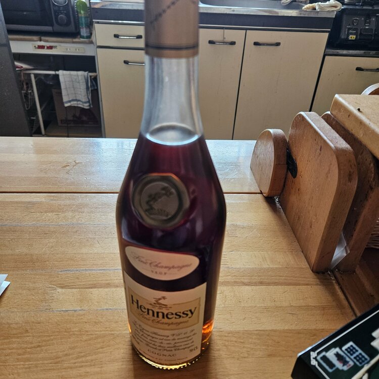 ブランデー ヘネシー （お酒）の商品画像 - 査定依頼日：2026年2月17日 - 最高査定価格：7,500円