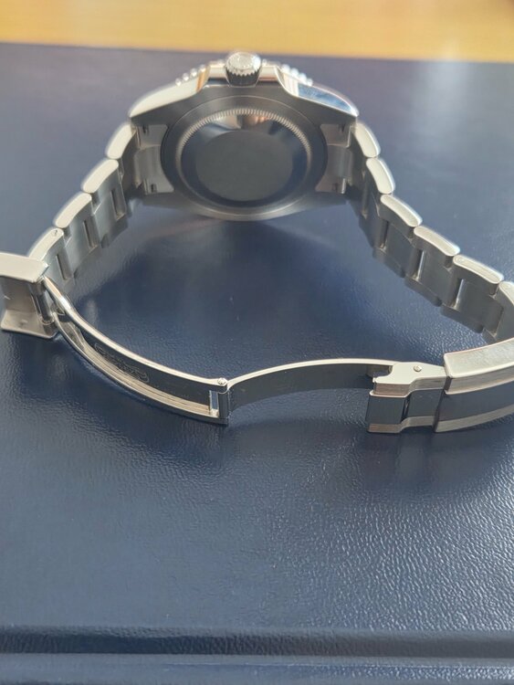 ロレックス GMTマスター 126710GRN（高級時計）の商品画像 - 査定依頼日：2026年3月29日 - 最高査定価格：2,900,000円