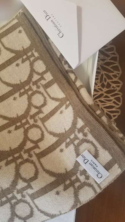 Christian Dior マフラー（古着・ファッション）の商品画像 - 査定依頼日：2025年4月21日 - 最高査定価格：10,000円