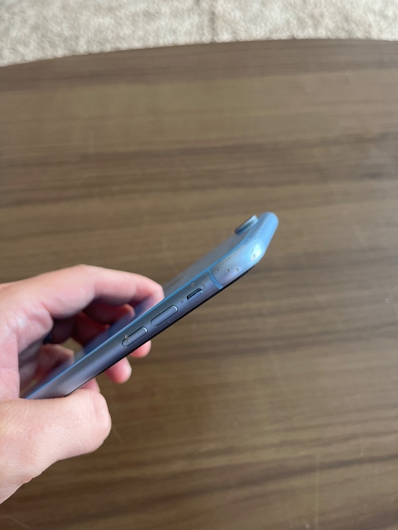iPhone iPhoneXR 64GB au（スマホ）の商品画像 - 査定依頼日：2026年9月22日 - 最高査定価格：13,500円
