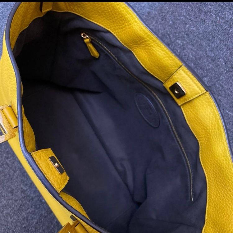 FENDI セレリアFFトート　ミディアム（ブランドバッグ）の商品画像 - 査定依頼日：2025年8月4日 - 最高査定価格：70,000円