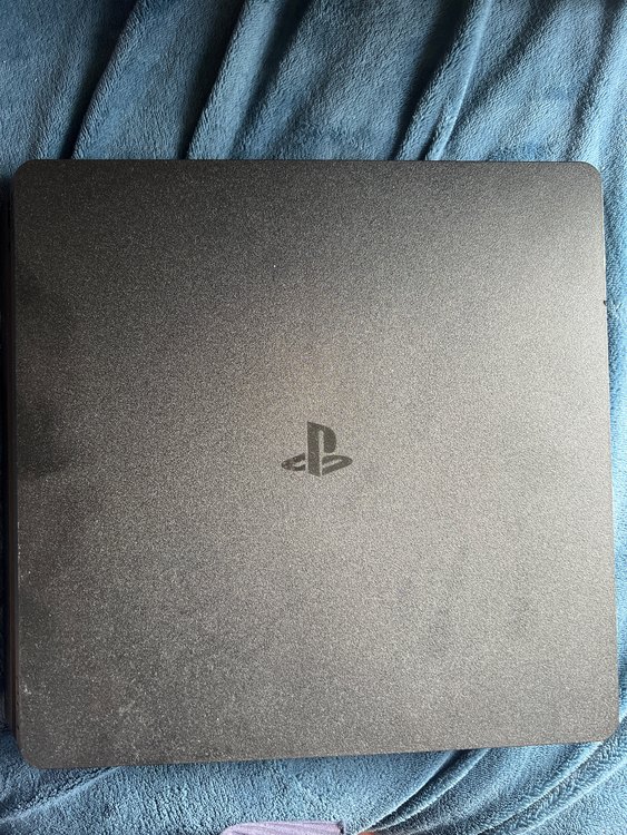 PS4（ゲーム機本体・ゲームソフト）の商品画像 - 査定依頼日：2023年6月1日 - 最高査定価格：3,000円