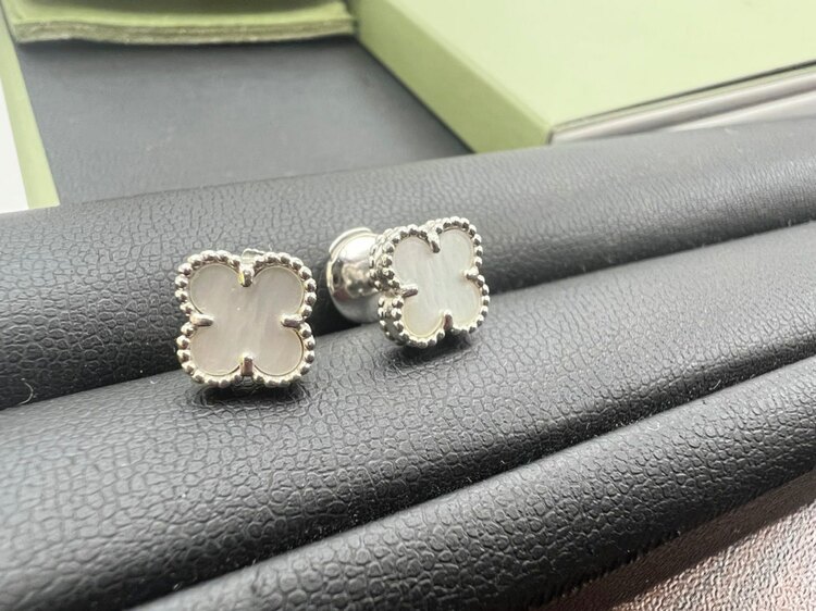 ヴァンクリーフ &アーペル　スウィートアルハンブラ　ピアス（金・貴金属）の商品画像 - 査定依頼日：2024年11月22日 - 最高査定価格：230,000円