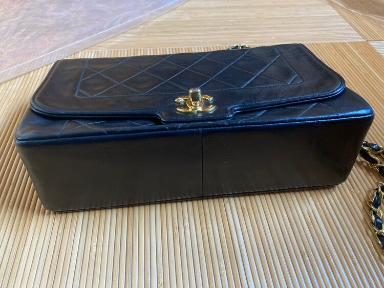 シャネル マトラッセ ダイアナフラップ（ブランドバッグ）の商品画像 - 査定依頼日：2024年12月30日 - 最高査定価格：220,000円