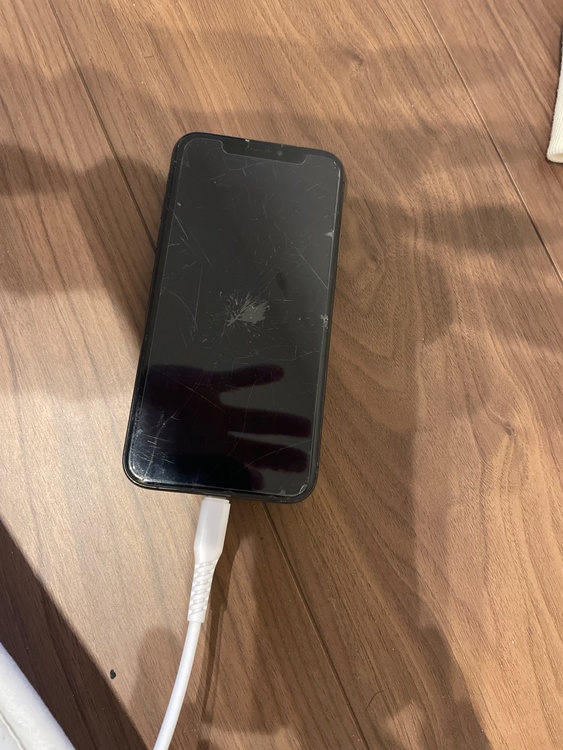 iPhoneXS 64GB Softbank（スマホ）の商品画像 - 査定依頼日：2026年2月22日 - 最高査定価格：11,000円