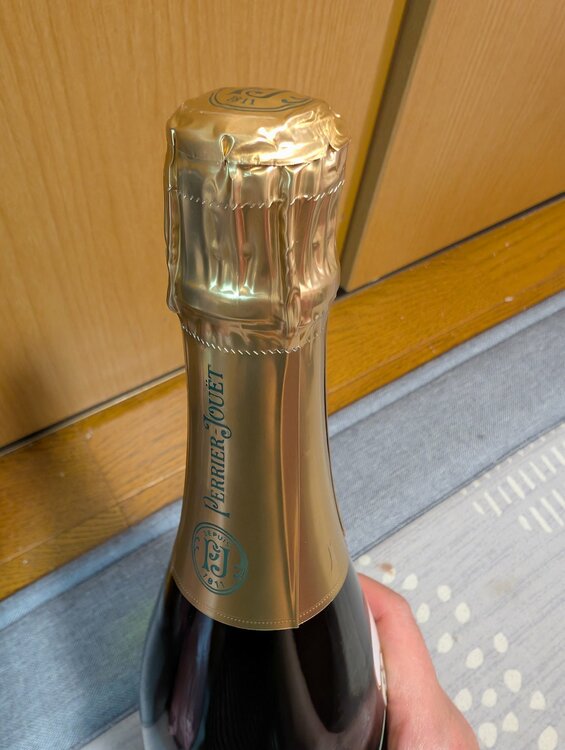 シャンパン ペリエ・ジュエ（お酒）の商品画像 - 査定依頼日：2026年8月13日 - 最高査定価格：21,000円