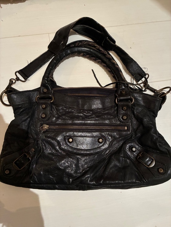 バレンシアガ  （ブランドバッグ）の商品画像 - 査定依頼日：2025年9月22日 - 最高査定価格：30,000円