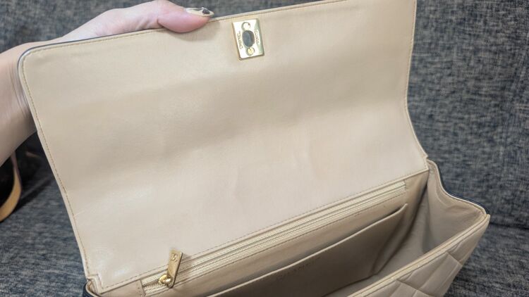 ハンドバッグ　マトラッセ　ゴールド金具　ベージュ　ブラック（ブランドバッグ）の商品画像 - 査定依頼日：2025年10月13日 - 最高査定価格：150,000円