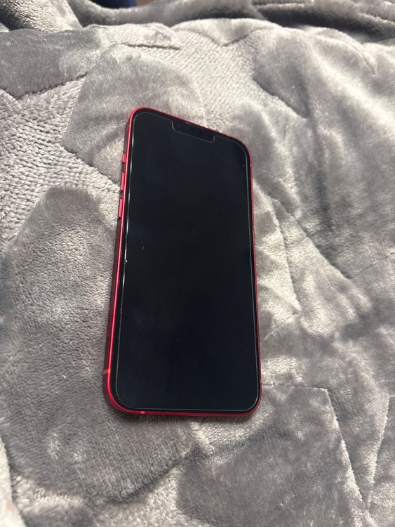 iPhone13,Red,128GB（スマホ）の商品画像 - 査定依頼日：2025年11月2日 - 最高査定価格：43,000円