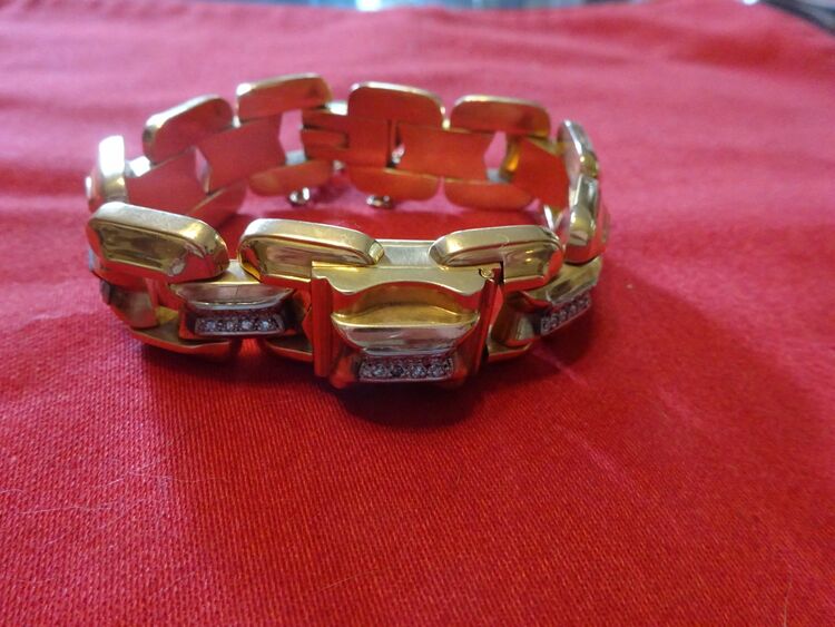 レディース　ブレスレットタイプ（高級時計）の商品画像 - 査定依頼日：2025年10月18日 - 最高査定価格：1,100,000円