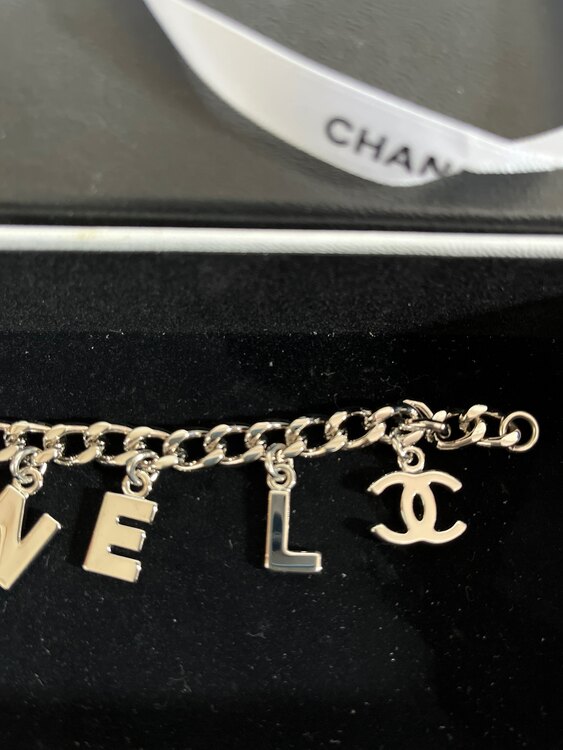 チャームブレス（ブランド財布・小物）の商品画像 - 査定依頼日：2025年5月31日 - 最高査定価格：45,000円