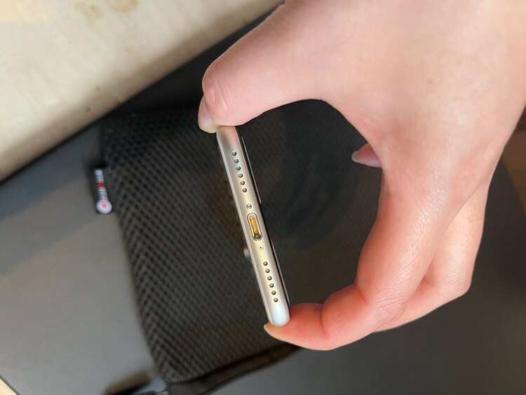 iPhone SE (第 3 世代) 128GB SIMフリー（スマホ）の商品画像 - 査定依頼日：2025年4月13日 - 最高査定価格：24,000円