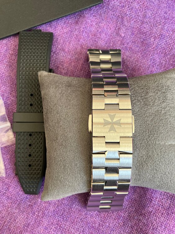 ヴァシュロン コンスタンタン オーヴァーシーズ ☆ヴァシュロンコンスタンタン/オーヴァーシーズ　デュアルタイム Ref.7900V/110A-B333 フルセット(2023年8月) （高級時計）の商品画像 - 査定依頼日：2025年5月1日 - 最高査定価格：3,000,000円