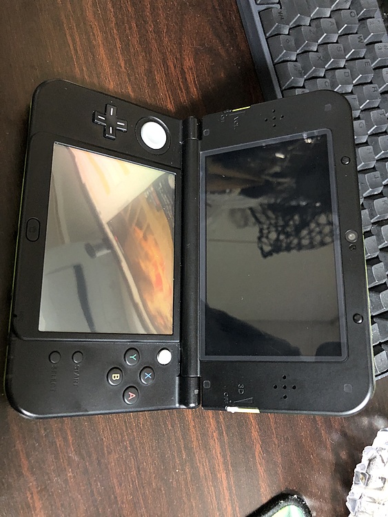 Newニンテンドー3DS ライムブラック（ゲーム機本体・ゲームソフト）の商品画像 - 査定依頼日：2020年4月7日 - 最高査定価格：4,200円