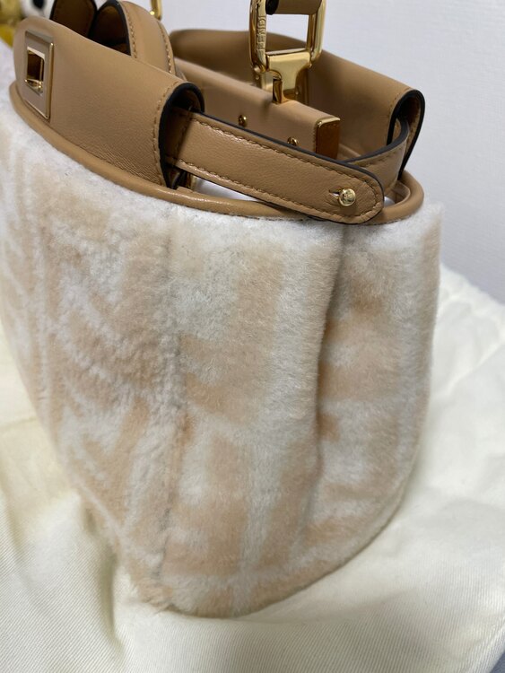 フェンディ  （ブランドバッグ）の商品画像 - 査定依頼日：2024年12月19日 - 最高査定価格：180,000円