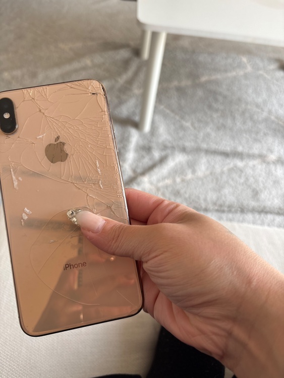 iPhone X（スマホ）の商品画像 - 査定依頼日：2026年3月24日 - 最高査定価格：7,000円