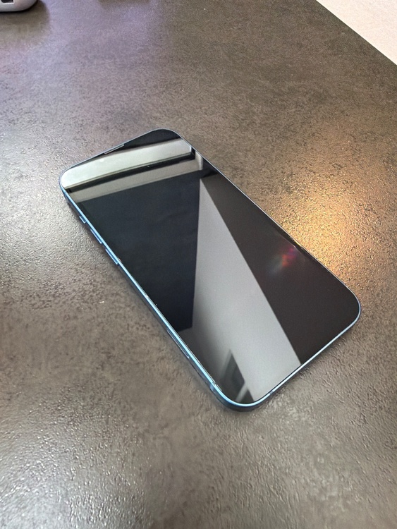 iPhone iPhone 13 128GB au（スマホ）の商品画像 - 査定依頼日：2026年7月17日 - 最高査定価格：34,000円