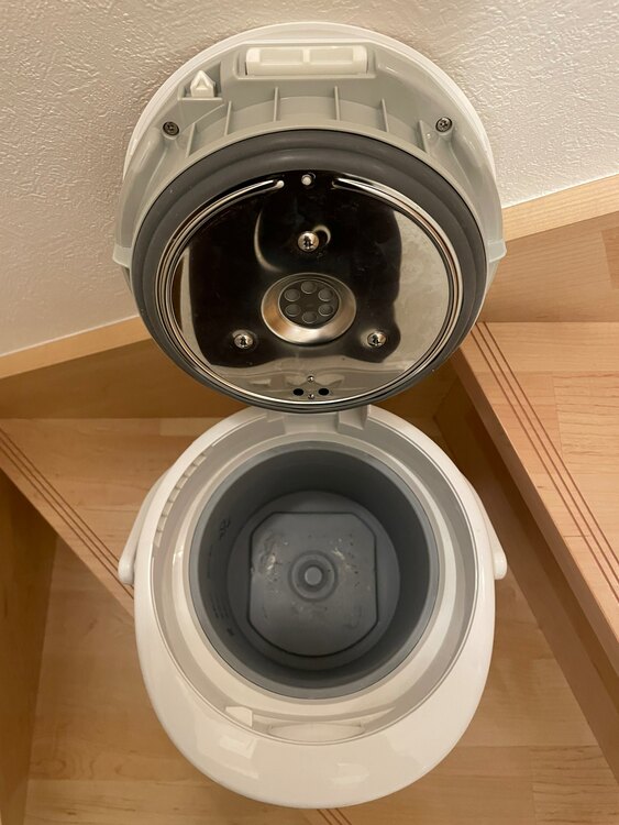 ZOJIRUSHI スチーム式加湿器　EE-RM35-WA（家電）の商品画像 - 査定依頼日：2025年2月18日 - 最高査定価格：2,000円