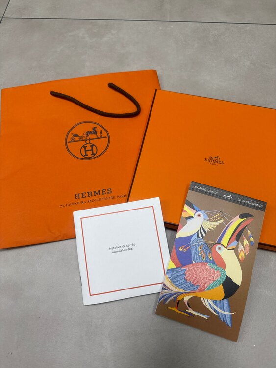 カレ　タピ・ドゥ・セル　カラー:ローズ（古着・ファッション）の商品画像 - 査定依頼日：2025年1月10日 - 最高査定価格：10,500円